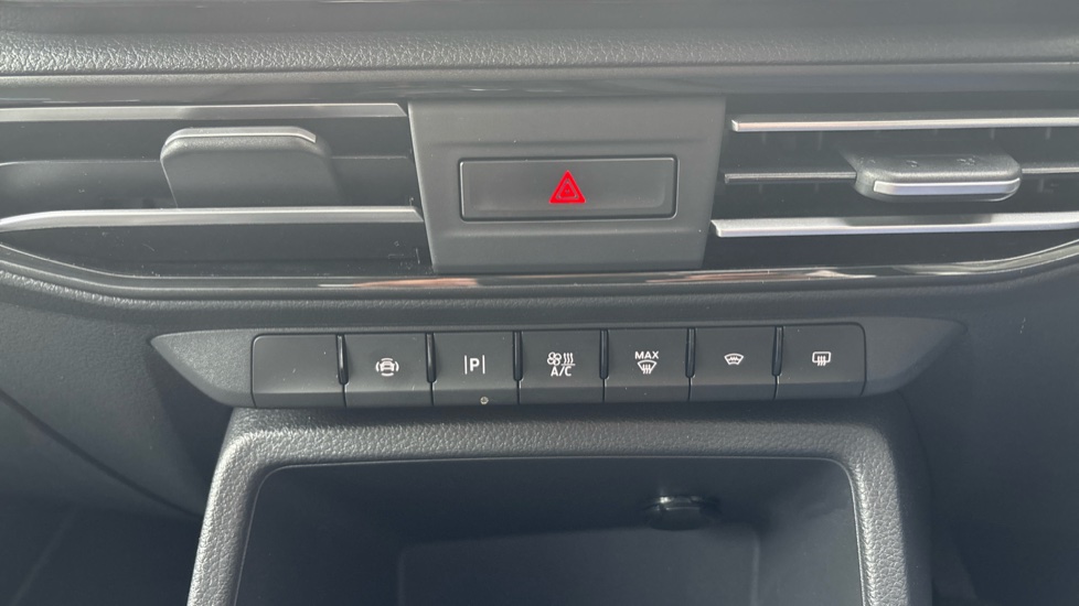Ford Tourneo Connect 2.0 EcoBlue Active 5dr Diesel Estate - Image 32