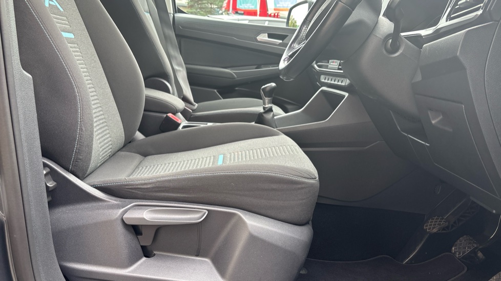 Ford Tourneo Connect 2.0 EcoBlue Active 5dr Diesel Estate - Image 39