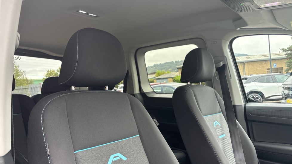 Ford Tourneo Connect 2.0 EcoBlue Active 5dr Diesel Estate - Image 40
