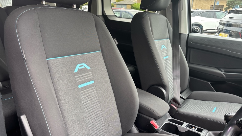 Ford Tourneo Connect 2.0 EcoBlue Active 5dr Diesel Estate - Image 41