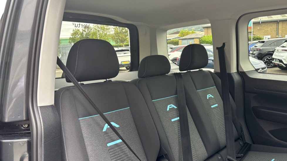 Ford Tourneo Connect 2.0 EcoBlue Active 5dr Diesel Estate - Image 44