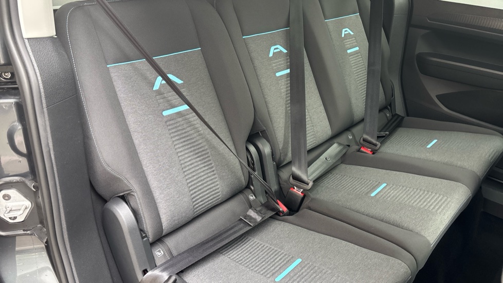 Ford Tourneo Connect 2.0 EcoBlue Active 5dr Diesel Estate - Image 45