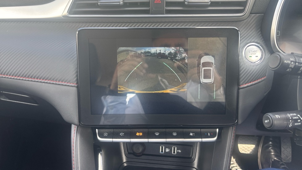 MG ZS 1.0T GDi Exclusive 5dr DCT Petrol Hatchback - Image 33