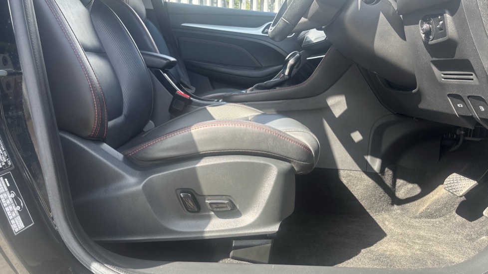 MG ZS 1.0T GDi Exclusive 5dr DCT Petrol Hatchback - Image 40