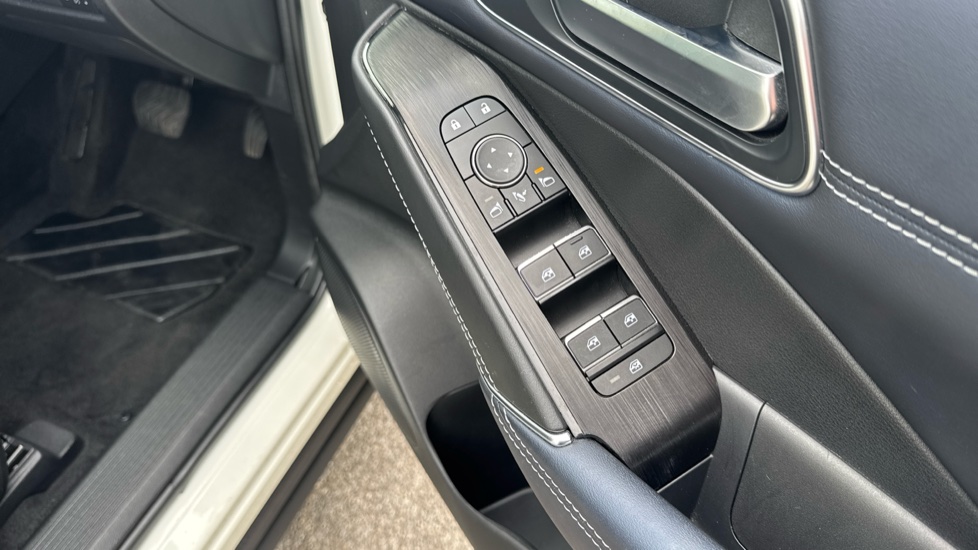 Nissan Qashqai 1.5 E-Power Tekna 5dr Auto Hybrid Hatchback - Image 32