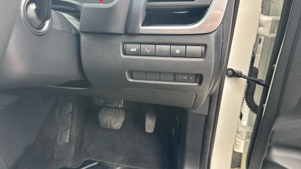 Nissan Qashqai 1.5 E-Power Tekna 5dr Auto Hybrid Hatchback - Image 33