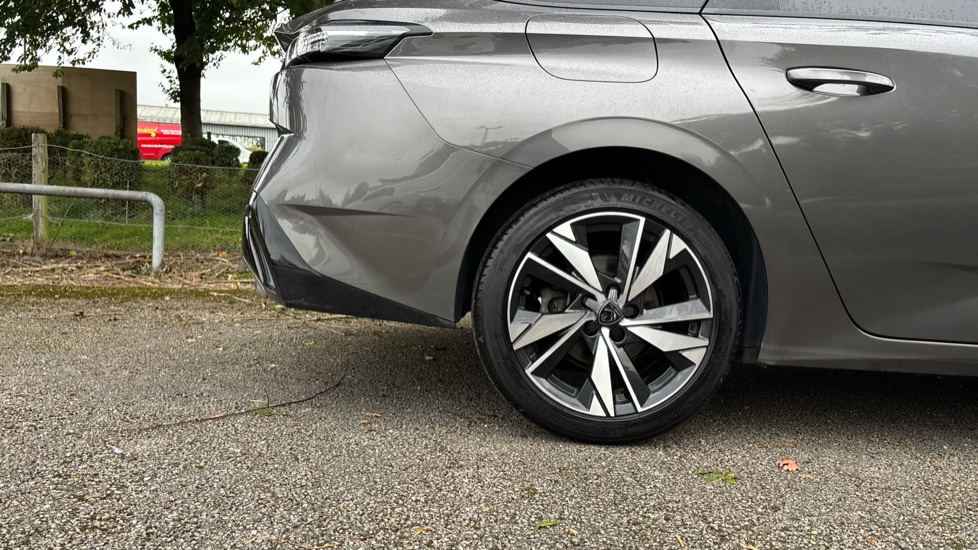 Peugeot 308 1.2 PureTech Allure 5dr EAT8 Petrol Estate - Image 7