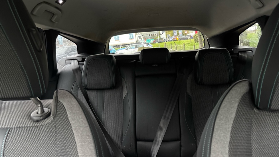 Peugeot 308 1.2 PureTech Allure 5dr EAT8 Petrol Estate - Image 15