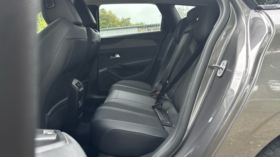 Peugeot 308 1.2 PureTech Allure 5dr EAT8 Petrol Estate - Image 16