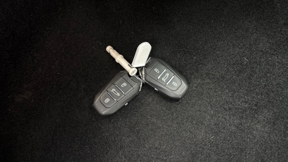 Peugeot 308 1.2 PureTech Allure 5dr EAT8 Petrol Estate - Image 20