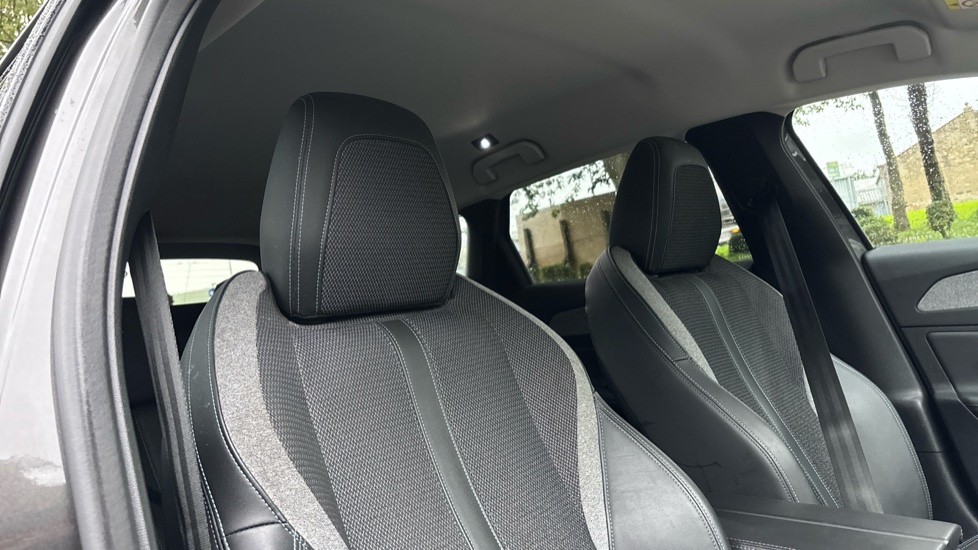 Peugeot 308 1.2 PureTech Allure 5dr EAT8 Petrol Estate - Image 37