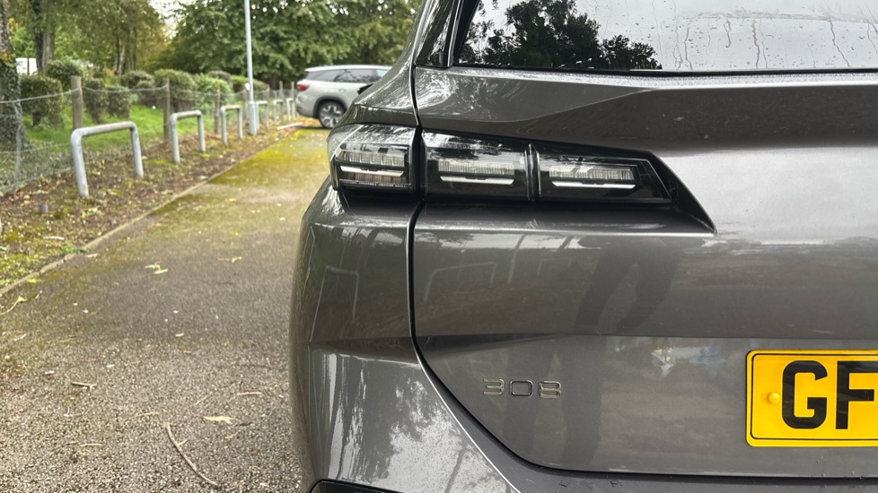 Peugeot 308 1.2 PureTech Allure 5dr EAT8 Petrol Estate - Image 44