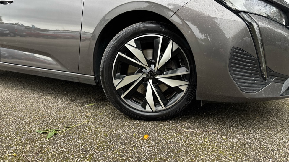 Peugeot 308 1.2 PureTech Allure 5dr EAT8 Petrol Estate - Image 51