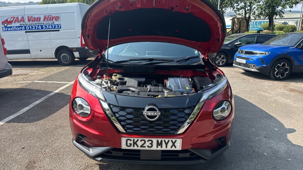 Nissan Juke 1.6 Hybrid N-Connecta 5dr Auto Hybrid Hatchback - Image 8