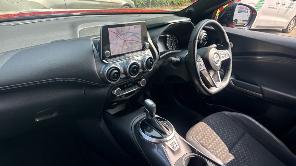 Nissan Juke 1.6 Hybrid N-Connecta 5dr Auto Hybrid Hatchback - Image 9