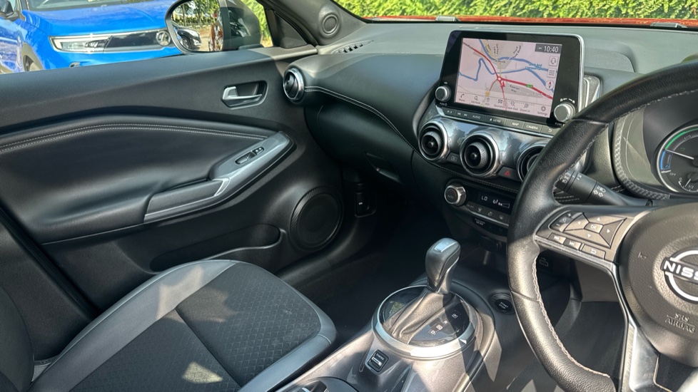 Nissan Juke 1.6 Hybrid N-Connecta 5dr Auto Hybrid Hatchback - Image 14