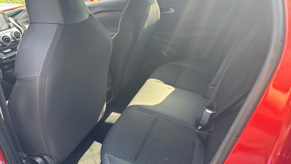 Nissan Juke 1.6 Hybrid N-Connecta 5dr Auto Hybrid Hatchback - Image 16