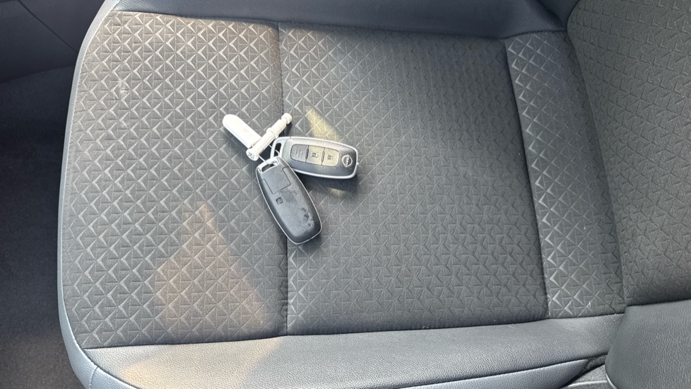 Nissan Juke 1.6 Hybrid N-Connecta 5dr Auto Hybrid Hatchback - Image 20