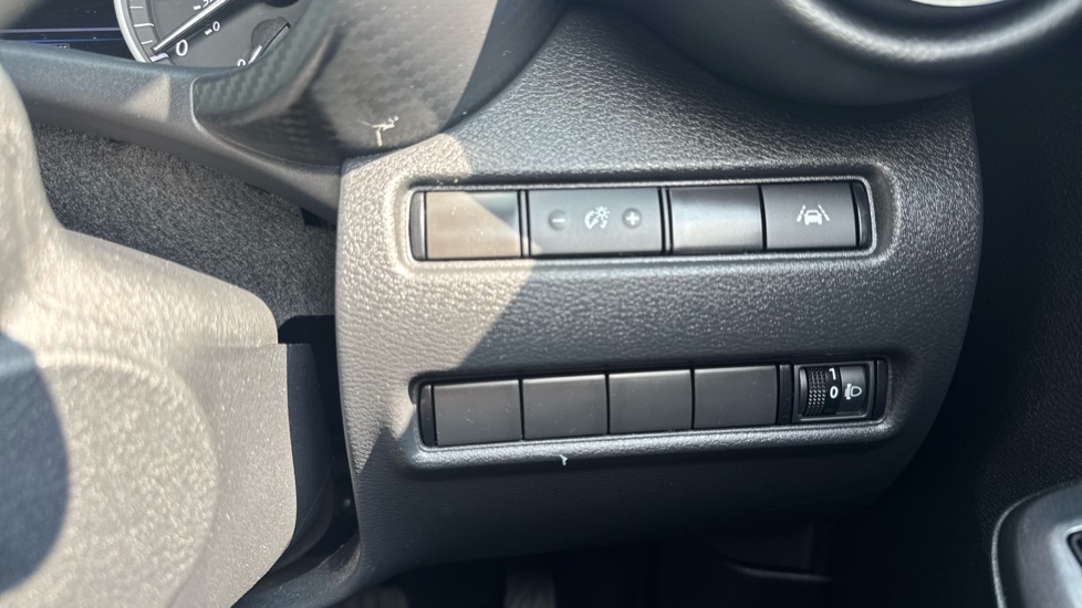 Nissan Juke 1.6 Hybrid N-Connecta 5dr Auto Hybrid Hatchback - Image 27