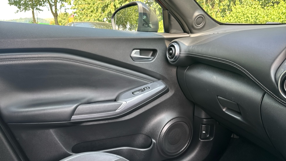 Nissan Juke 1.6 Hybrid N-Connecta 5dr Auto Hybrid Hatchback - Image 33