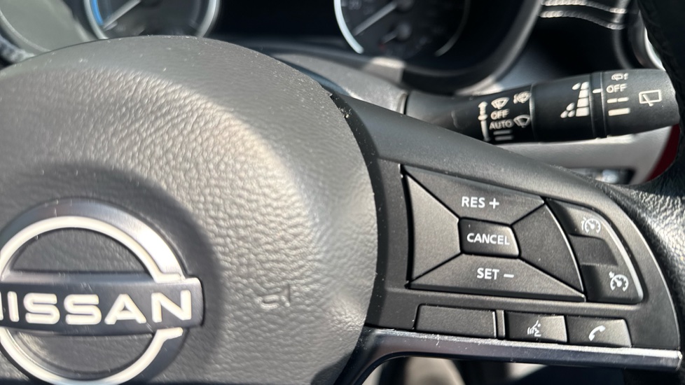 Nissan Juke 1.6 Hybrid N-Connecta 5dr Auto Hybrid Hatchback - Image 35