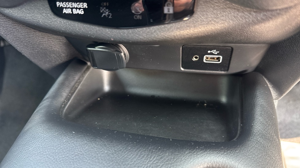 Nissan Juke 1.6 Hybrid N-Connecta 5dr Auto Hybrid Hatchback - Image 37