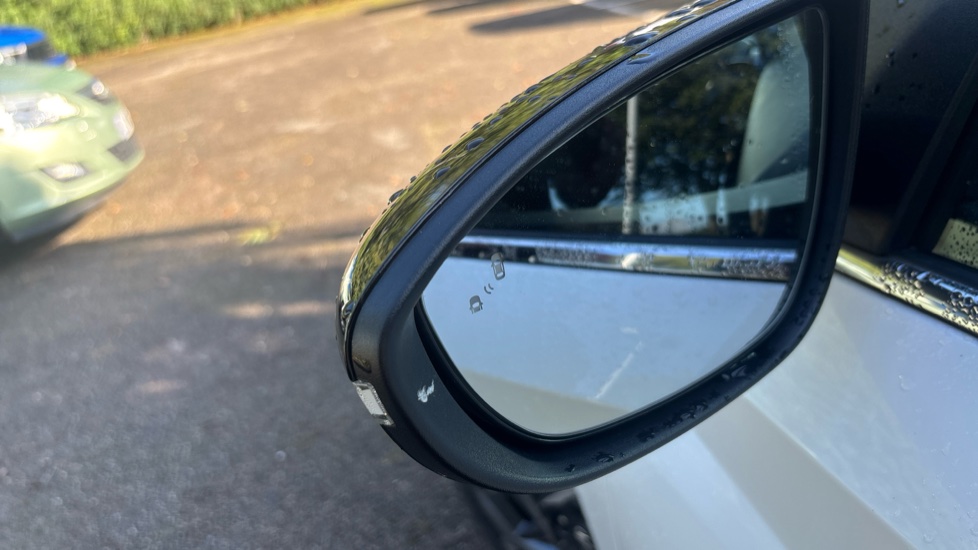 Hyundai i20 1.0T GDi 48V MHD Ultimate 5dr DCT Petrol Hatchback - Image 40