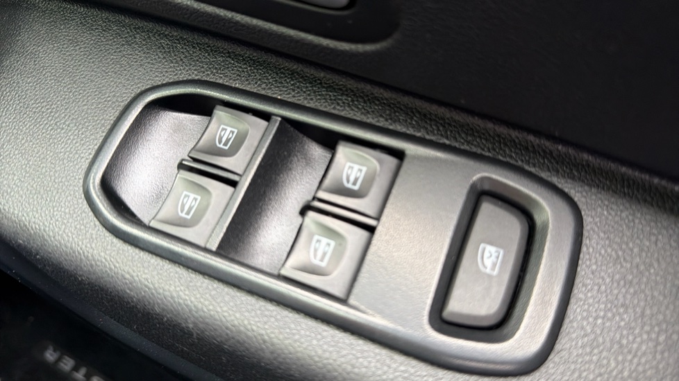 Dacia Duster 1.0 TCe 90 Expression 5dr Petrol Estate - Image 21