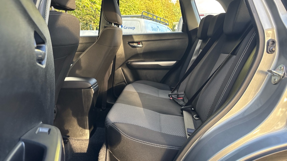 Suzuki Vitara 1.4 Boosterjet 48V Hybrid SZ4 5dr Petrol Estate - Image 16
