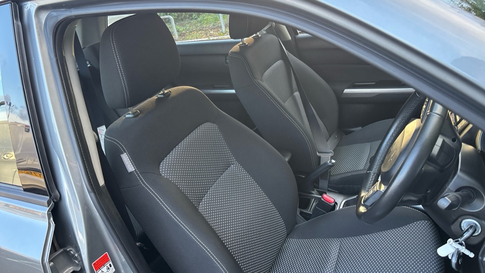 Suzuki Vitara 1.4 Boosterjet 48V Hybrid SZ4 5dr Petrol Estate - Image 38