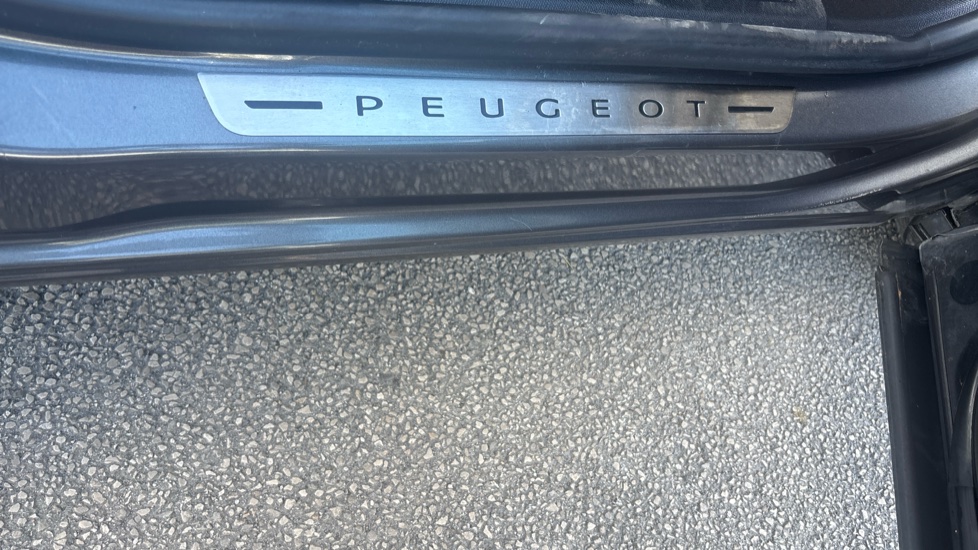 Peugeot 2008 1.2 PureTech 130 GT Line 5dr Petrol Estate - Image 44