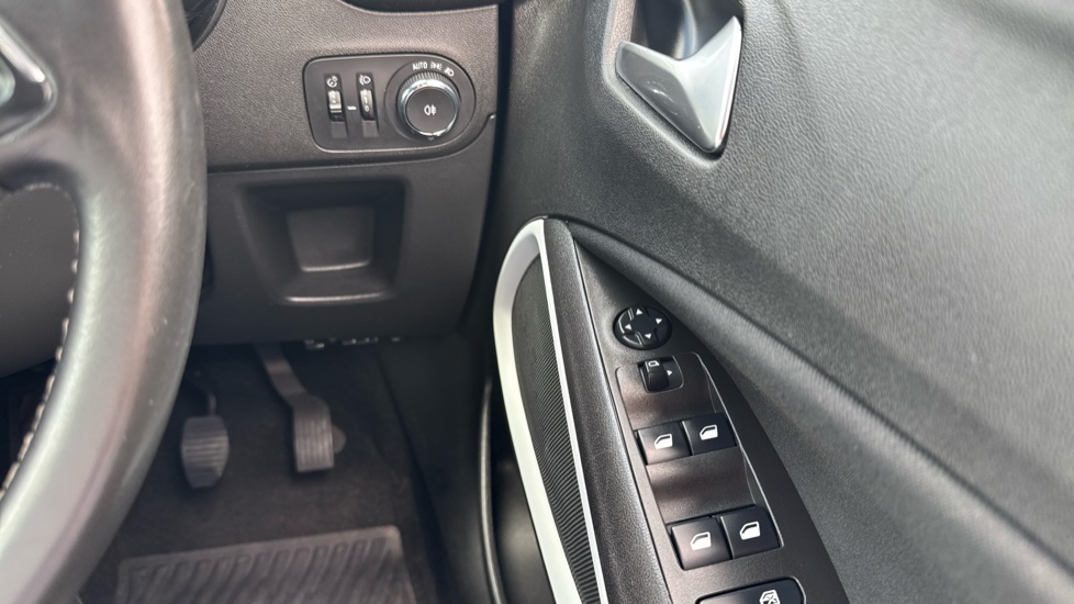 Vauxhall Crossland X 1.2 [83] Griffin 5dr [Start Stop] Petrol Hatchback - Image 21