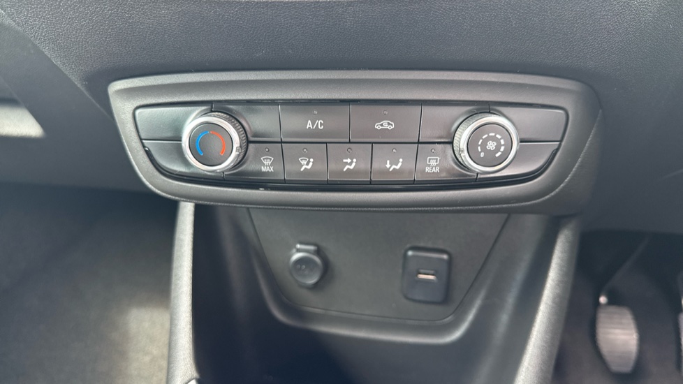 Vauxhall Crossland X 1.2 [83] Griffin 5dr [Start Stop] Petrol Hatchback - Image 24
