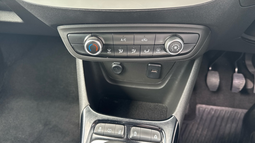Vauxhall Crossland X 1.2 [83] Griffin 5dr [Start Stop] Petrol Hatchback - Image 26
