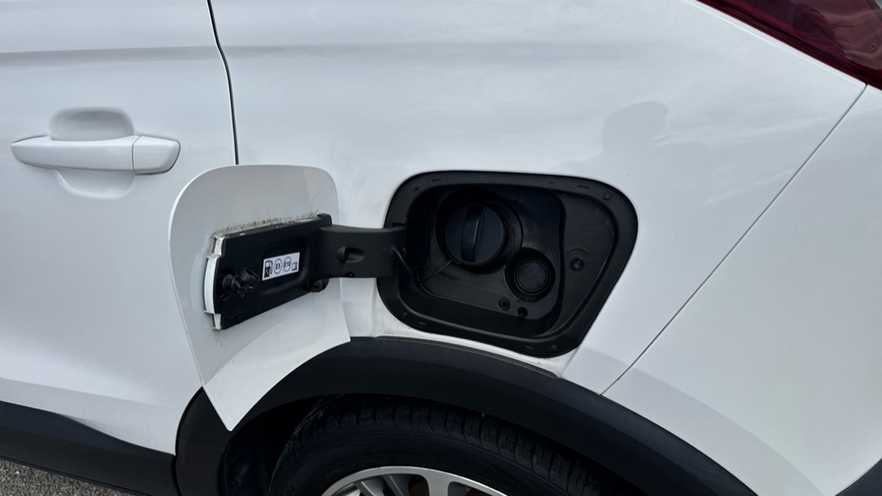 Vauxhall Crossland X 1.2 [83] Griffin 5dr [Start Stop] Petrol Hatchback - Image 31