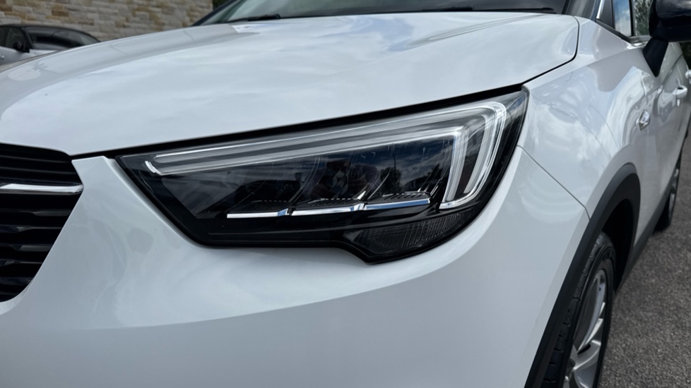 Vauxhall Crossland X 1.2 [83] Griffin 5dr [Start Stop] Petrol Hatchback - Image 33