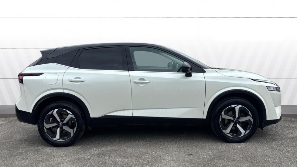 Nissan Qashqai 1.3 DiG-T MH N-Connecta 5dr Petrol Hatchback - Image 5