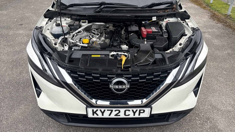 Nissan Qashqai 1.3 DiG-T MH N-Connecta 5dr Petrol Hatchback - Image 8