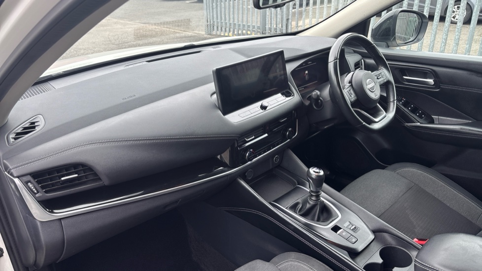 Nissan Qashqai 1.3 DiG-T MH N-Connecta 5dr Petrol Hatchback - Image 9