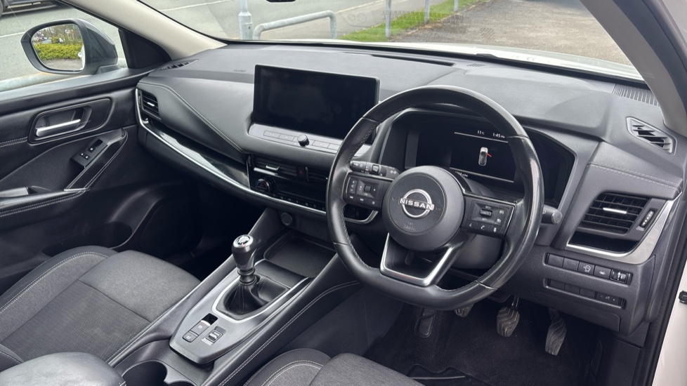 Nissan Qashqai 1.3 DiG-T MH N-Connecta 5dr Petrol Hatchback - Image 11