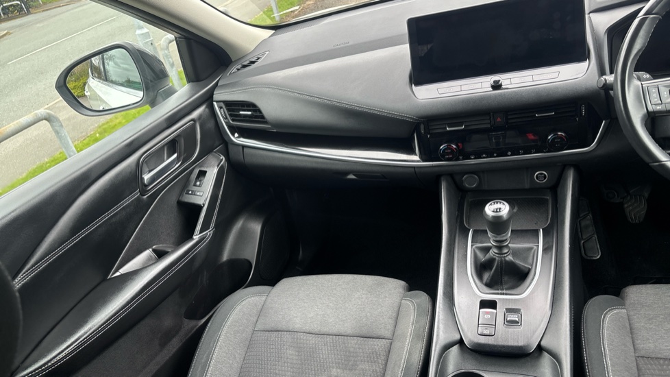 Nissan Qashqai 1.3 DiG-T MH N-Connecta 5dr Petrol Hatchback - Image 14