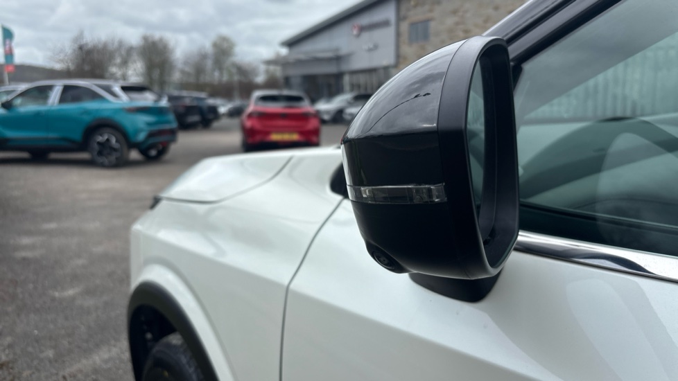 Nissan Qashqai 1.3 DiG-T MH N-Connecta 5dr Petrol Hatchback - Image 24