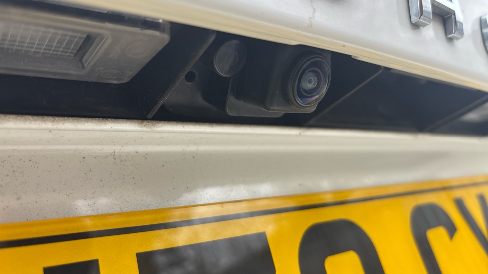 Nissan Qashqai 1.3 DiG-T MH N-Connecta 5dr Petrol Hatchback - Image 27
