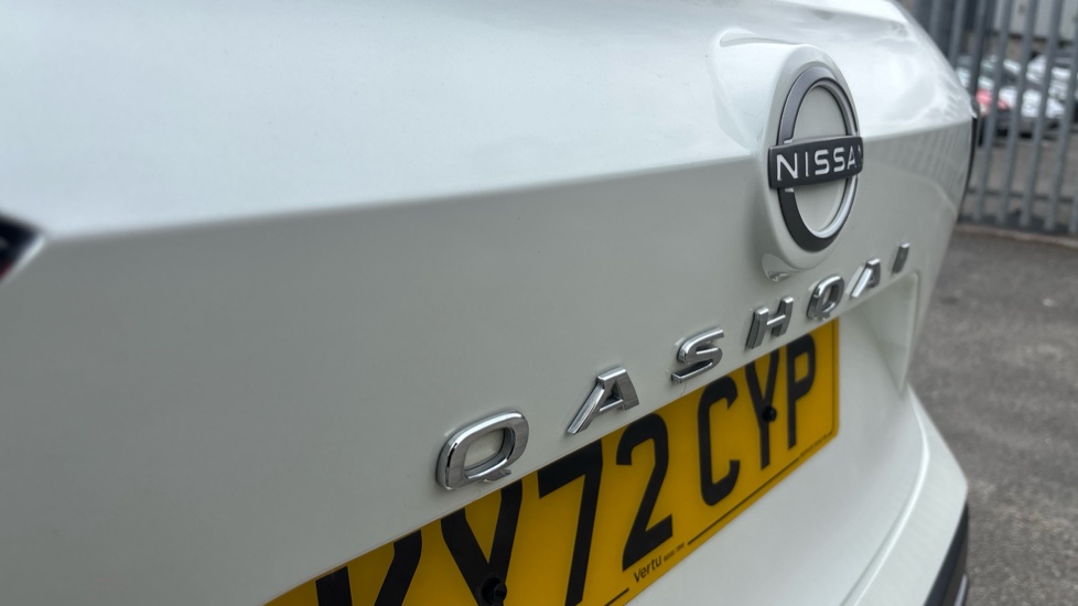 Nissan Qashqai 1.3 DiG-T MH N-Connecta 5dr Petrol Hatchback - Image 28