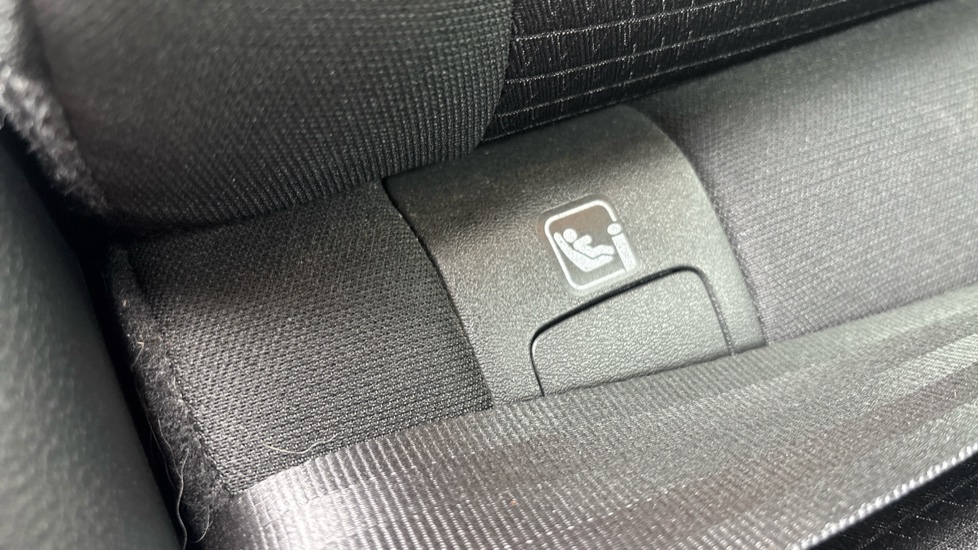 Nissan Qashqai 1.3 DiG-T MH N-Connecta 5dr Petrol Hatchback - Image 31