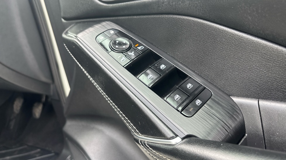 Nissan Qashqai 1.3 DiG-T MH N-Connecta 5dr Petrol Hatchback - Image 34