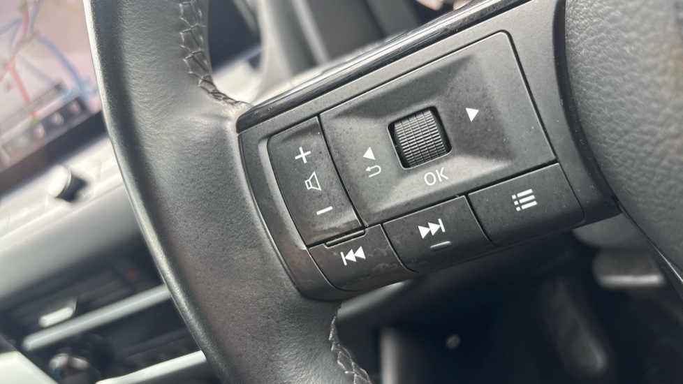 Nissan Qashqai 1.3 DiG-T MH N-Connecta 5dr Petrol Hatchback - Image 37