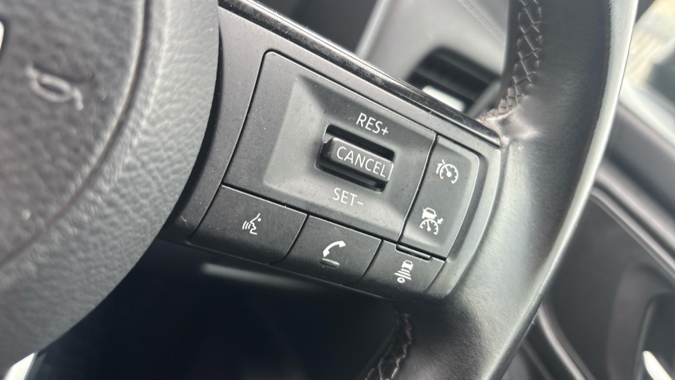 Nissan Qashqai 1.3 DiG-T MH N-Connecta 5dr Petrol Hatchback - Image 38