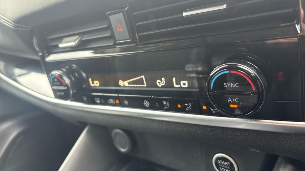 Nissan Qashqai 1.3 DiG-T MH N-Connecta 5dr Petrol Hatchback - Image 42