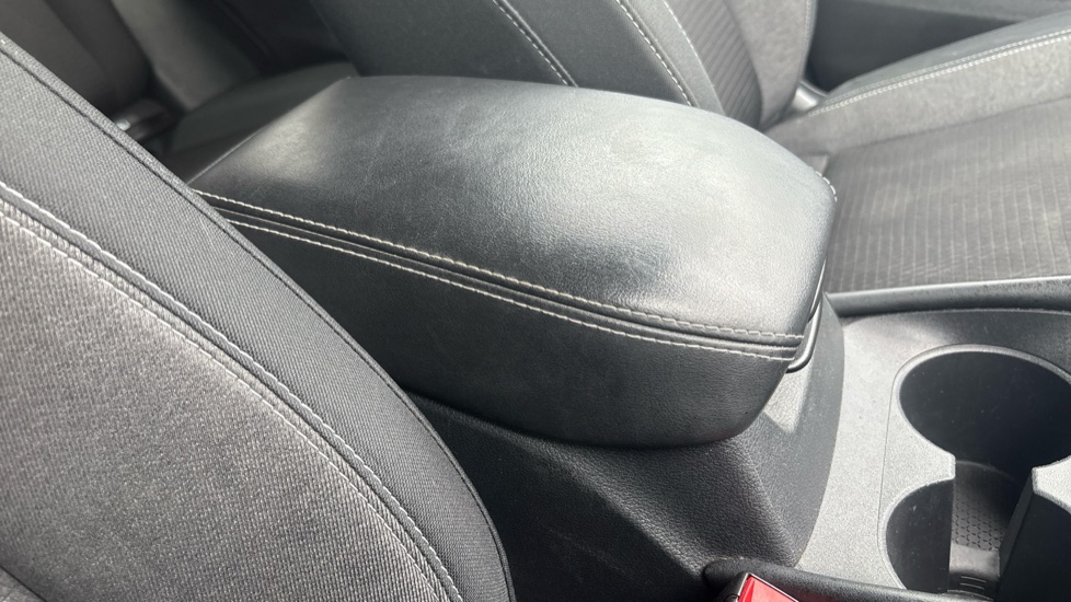 Nissan Qashqai 1.3 DiG-T MH N-Connecta 5dr Petrol Hatchback - Image 53